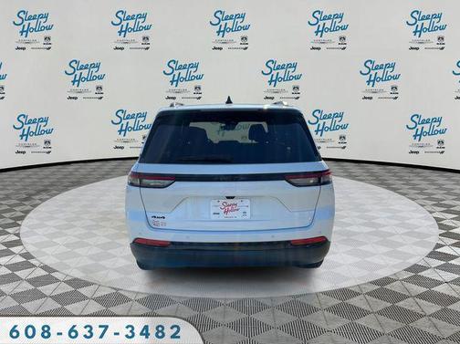 Bright White Clearcoat 2024 Jeep Grand Cherokee Altitude