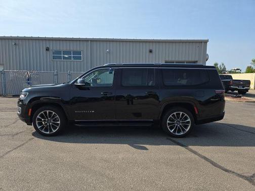 Diamond Black Crystal Pearlcoat 2024 Jeep Wagoneer L Series II 4x4