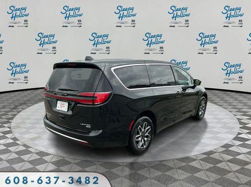 Diamond Black Crystal Pearlcoat 2027 Chrysler Pacifica Limited