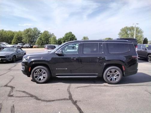 Diamond Black Crystal Pearlcoat 2024 Jeep Wagoneer Series II 4x4