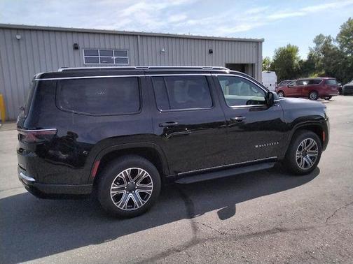 Diamond Black Crystal Pearlcoat 2024 Jeep Wagoneer Series II 4x4