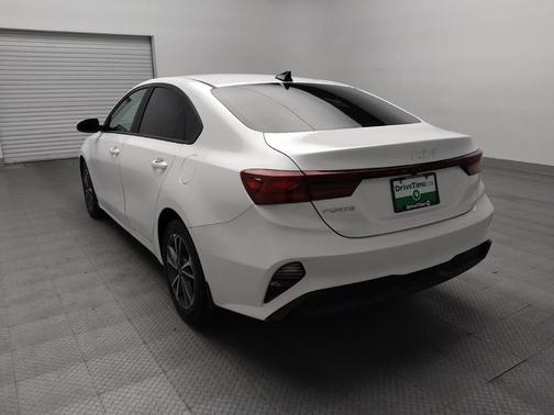 Snow White Pearl 2023 Kia Forte LXS