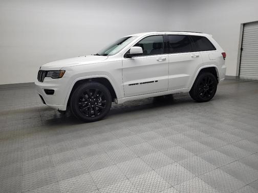 2022 Jeep Grand Cherokee Laredo