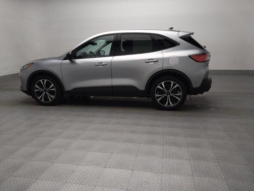 Iconic Silver Metallic 2021 Ford Escape SE