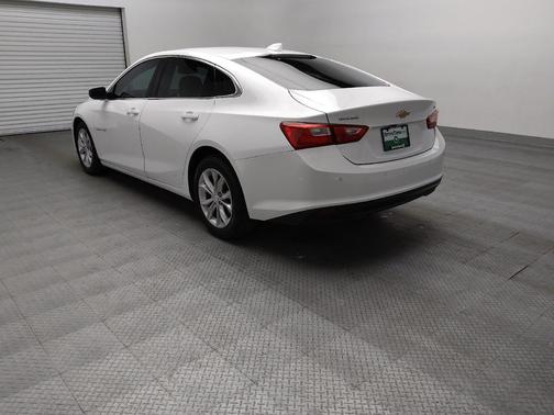 Summit White 2023 Chevrolet Malibu FWD 1LT