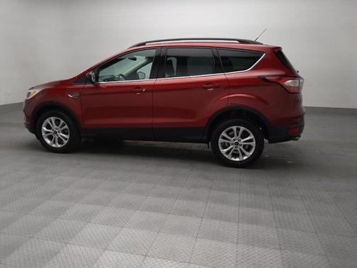 Red 2018 Ford Escape SE