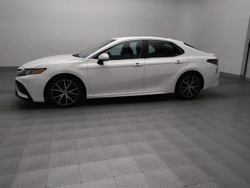 Super White 2021 Toyota Camry SE