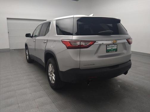 Silver Ice Metallic 2019 Chevrolet Traverse LS
