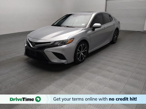 Celestial Silver Metallic 2018 Toyota Camry SE