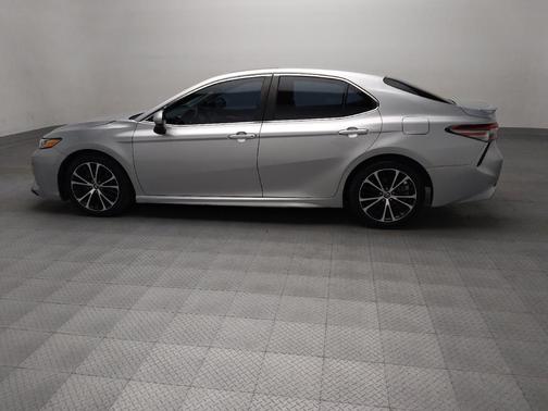 Celestial Silver Metallic 2018 Toyota Camry SE