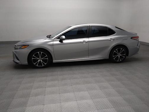 Celestial Silver Metallic 2018 Toyota Camry SE