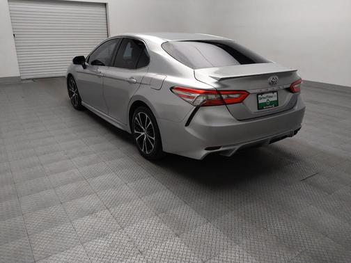 Celestial Silver Metallic 2018 Toyota Camry SE