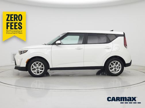 White 2024 Kia Soul LX