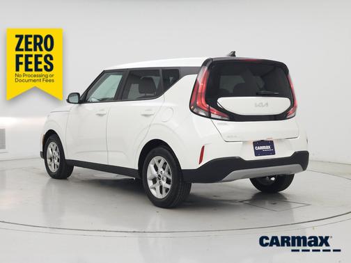White 2024 Kia Soul LX