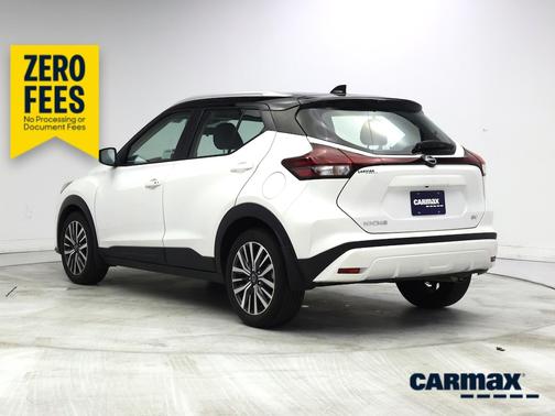 White 2023 Nissan Kicks SV