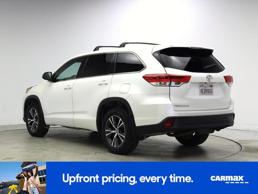 White 2018 Toyota Highlander LE