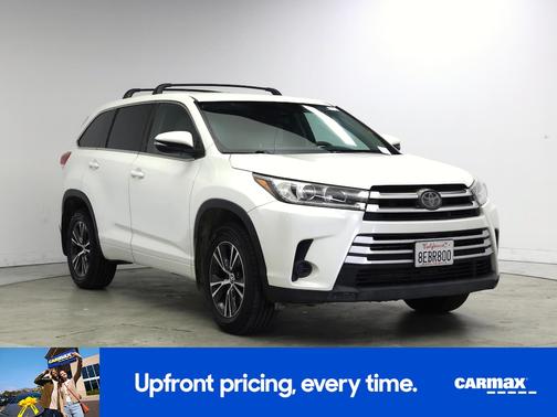 White 2018 Toyota Highlander LE