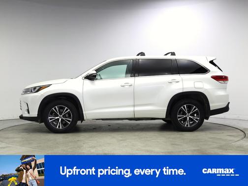 White 2018 Toyota Highlander LE
