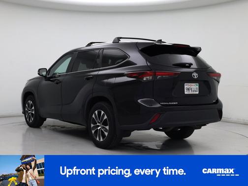 Black 2024 Toyota Highlander XLE