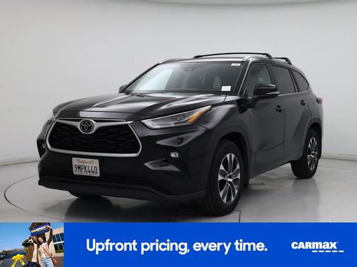 Black 2024 Toyota Highlander XLE