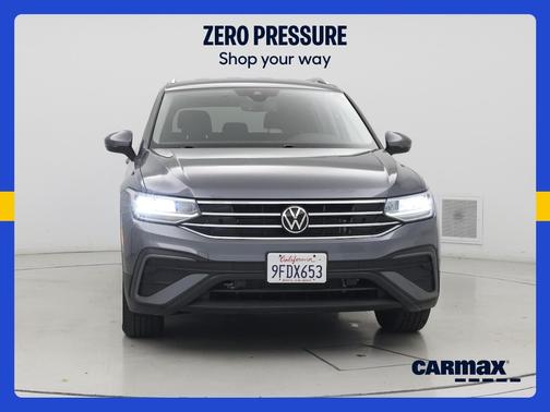 Gray 2023 Volkswagen Tiguan SE