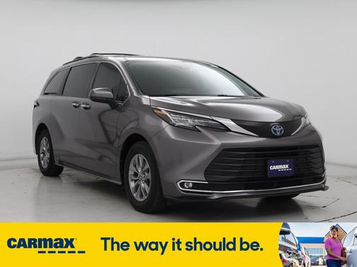 2022 Toyota Sienna XLE