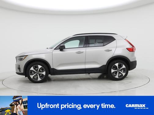 2023 Volvo XC40 B4 Ultimate Dark Theme
