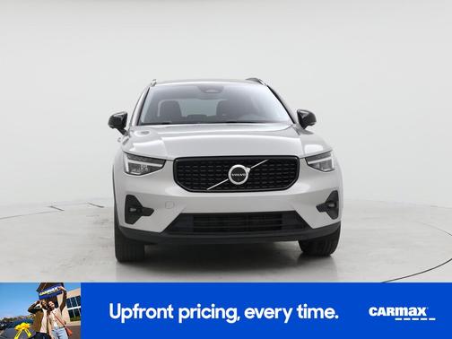 2023 Volvo XC40 B4 Ultimate Dark Theme