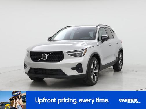 2023 Volvo XC40 B4 Ultimate Dark Theme