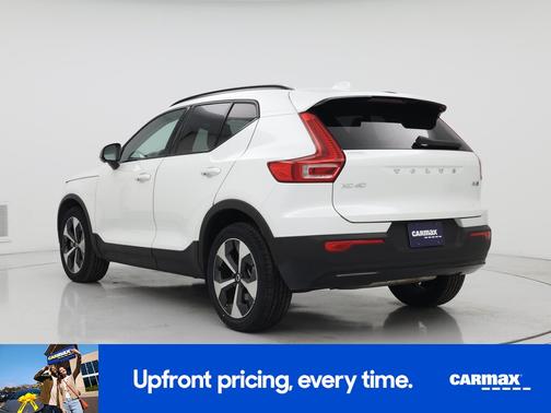 2023 Volvo XC40 B5 Ultimate Dark Theme