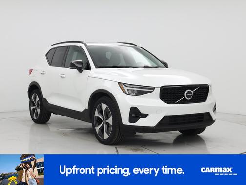 2023 Volvo XC40 B5 Ultimate Dark Theme