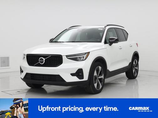 2023 Volvo XC40 B5 Ultimate Dark Theme