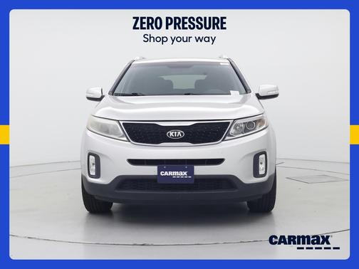 Silver 2014 Kia Sorento LX