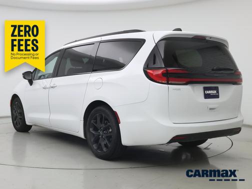 White 2025 Chrysler Pacifica Limited