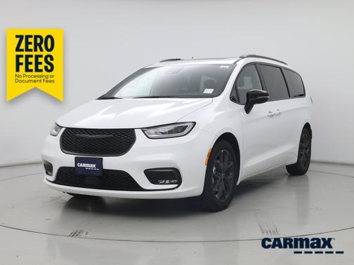 White 2025 Chrysler Pacifica Limited