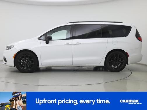 White 2025 Chrysler Pacifica Limited