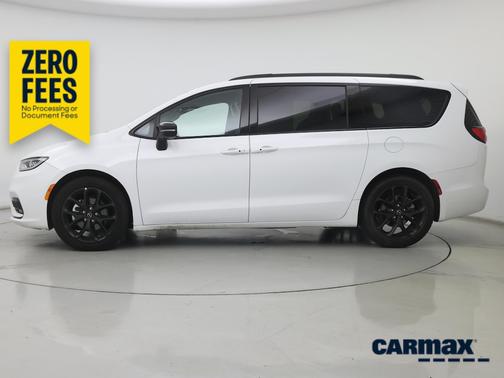 White 2025 Chrysler Pacifica Limited