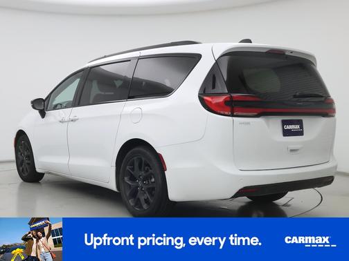 White 2025 Chrysler Pacifica Limited