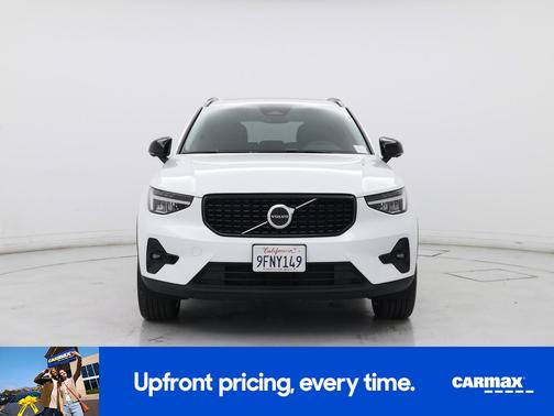 White 2023 Volvo XC40 B5 Ultimate Dark Theme
