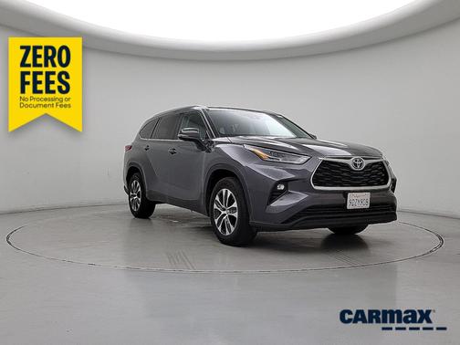 Gray 2022 Toyota Highlander Hybrid XLE