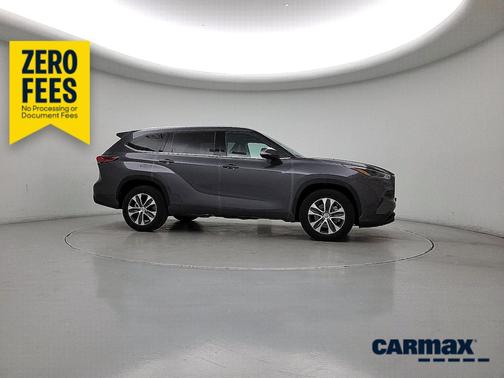 Gray 2022 Toyota Highlander Hybrid XLE