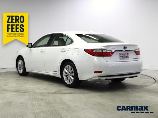 White 2015 Lexus ES 300h