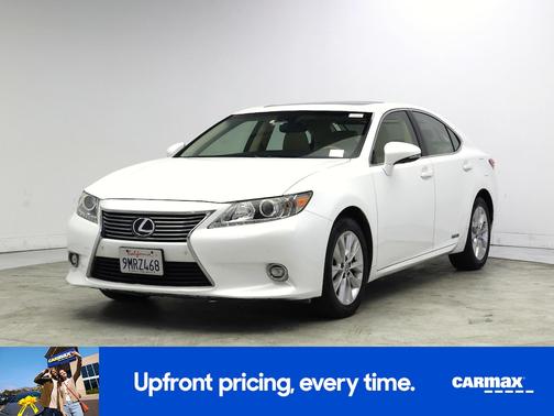 White 2015 Lexus ES 300h