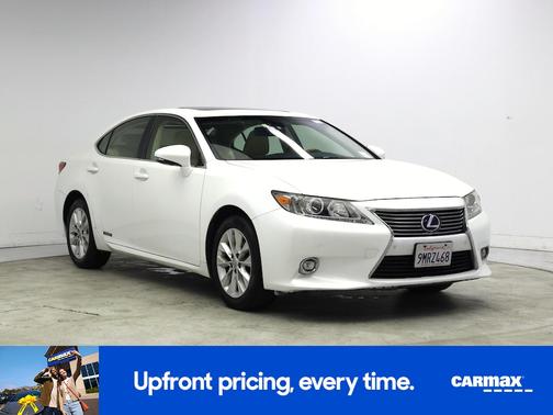 White 2015 Lexus ES 300h