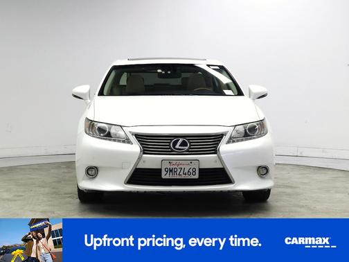 White 2015 Lexus ES 300h