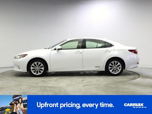 White 2015 Lexus ES 300h