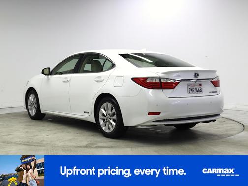 White 2015 Lexus ES 300h