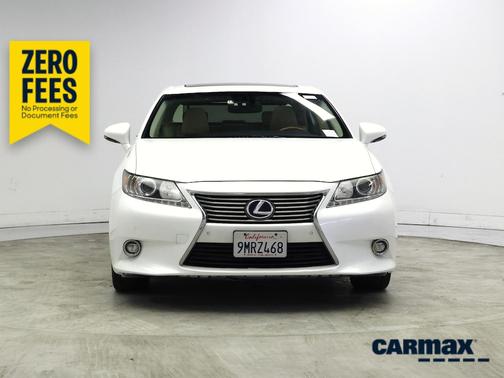 White 2015 Lexus ES 300h