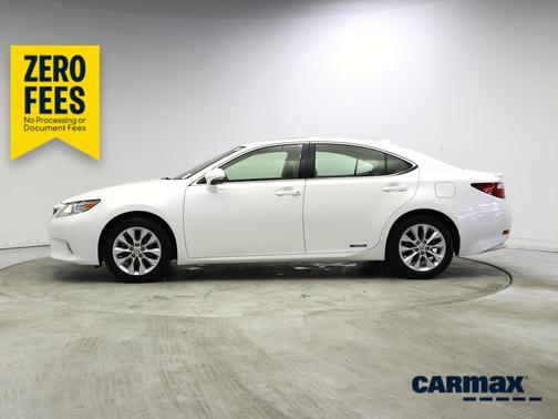 White 2015 Lexus ES 300h