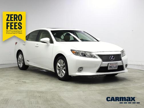 White 2015 Lexus ES 300h
